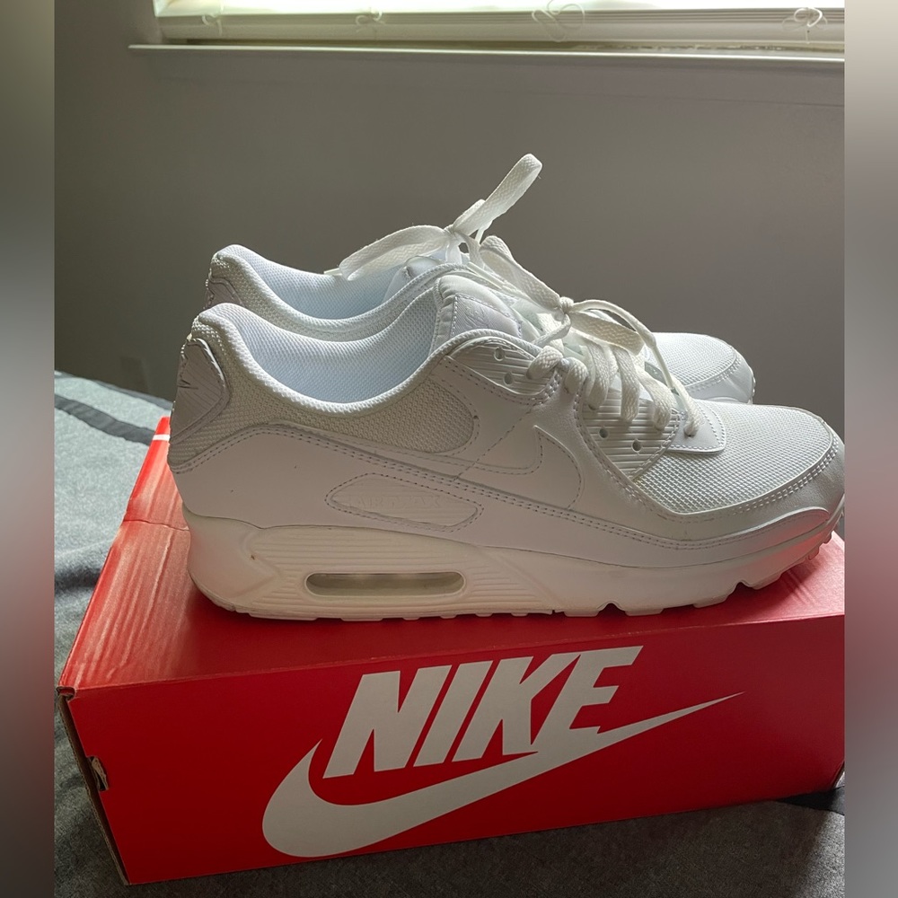 Men’s white Air Max 90 (worn 3-4 times)